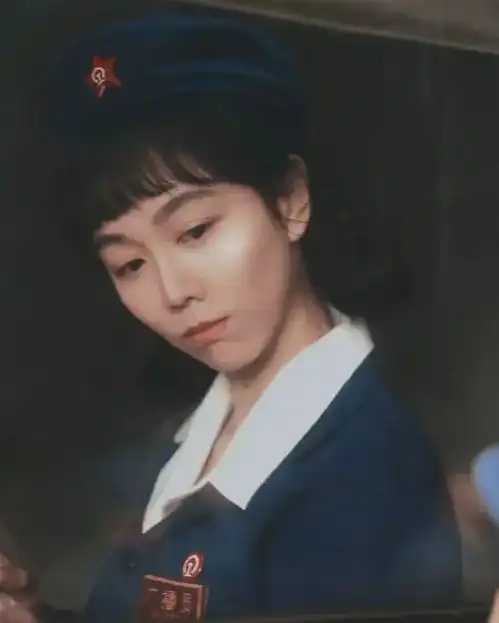 白玉兰之夜,姜妍一身白嫩肉,脖子中间一颗痣妩媚至极
