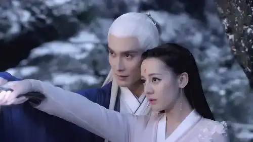 三生三世枕上书帝君搂腰凤九,亲自指挥凤九上战场,堂堂帝君撩妹手法独特

