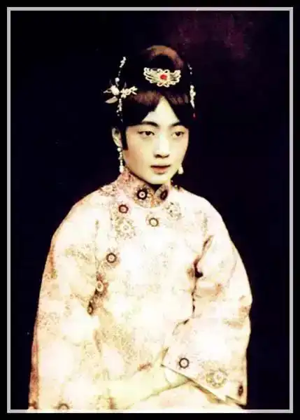 末代皇帝溥仪与六个女人的传奇秘事
