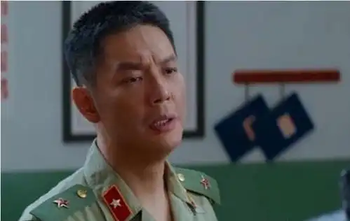 出道27年,两任妻子分别是霸王花与名模,如今因王牌部队火了