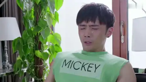 女神过来探望小伙伴,不料心胸狭隘的小伙伴整日醉酒消愁,没救了
