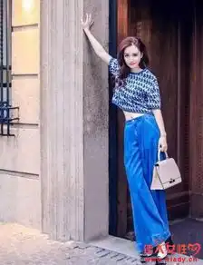 张萌穿衣打扮图片红色细纹西装酷毙了