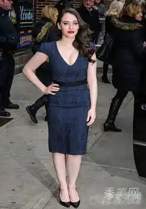 破产姐妹示范低胸装微胖女神深v乳沟最性感
