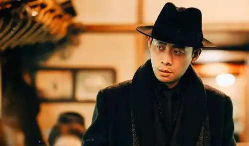 喜欢谍战剧悬崖,不能错过电影悬崖之上,谁更受欢迎
