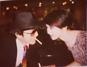 求国产凌凌漆周星驰与袁咏仪在餐厅看照片时想起的音乐