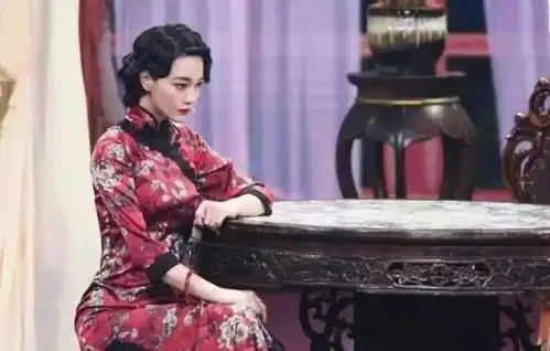 张馨予太高调,新剧旗袍剧照曝光,难掩魅力
