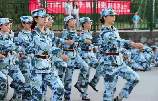 捉影人丨江苏最美高校军训照,你最喜欢哪一个
