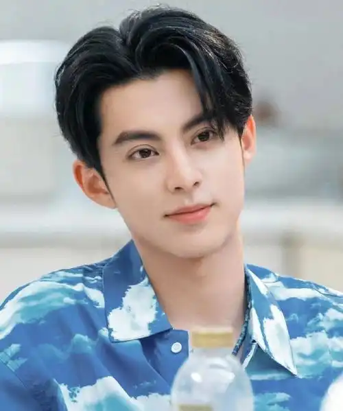 王鹤棣大奉打更人开机古装帅气逼人,女主甜美不输小兰花