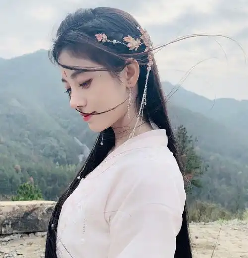 赵露思甜剧来袭,全员造型清新又养眼,看完剧照我就心花怒放了