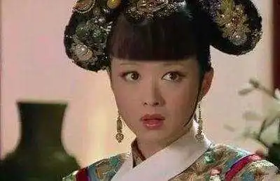 甄嬛传中妃子们都剪平刘海,华妃秒变村姑,皇上最辣眼睛
