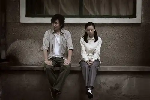 那天阳光很好而你正好穿了一件白衬衫这是谁写的
