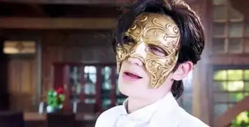 在镇魂中朱一龙不仅和白宇是cp,原来和女副导演还有吻戏
