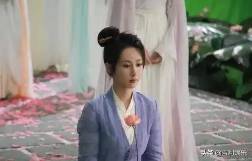 杨紫被问搭档过的男艺人哪个最难看,淡定回应,网友果真是他
