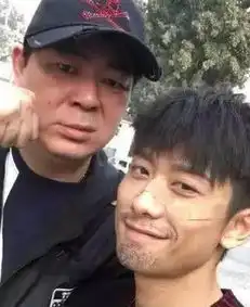 张一山家里装修朴实无华,小兵张嘎谢孟伟的家实用耐看
