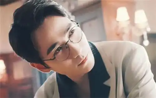 镇魂热潮未退,朱一龙接下盗墓笔记吴邪角色再掀高潮
