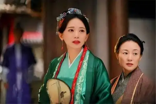 知否番外中,华兰给墨兰送人参,暗示了墨兰的悲惨结局
