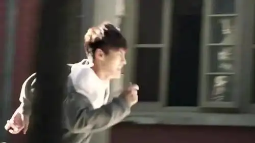 夏有乔木雅望天堂姐姐被欺负,弟弟拿命报复
