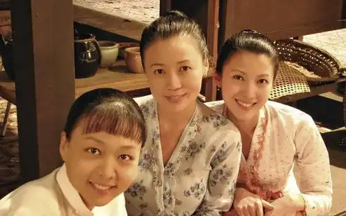 小娘惹惹争议远在南洋的娘惹,凭啥还要遵守三从四德
