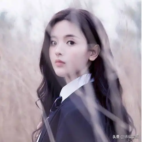 杨超越花一百万开公司,并将落户上海成功买房,草根女孩逆袭成功
