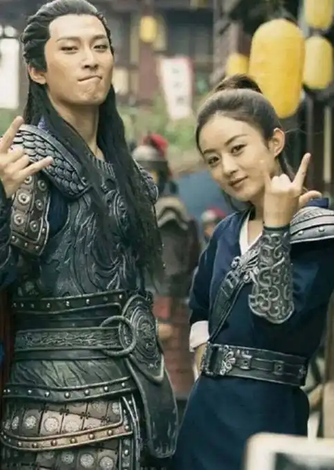 最美千金何超莲跟窦骁太甜了,这对高颜值cp能超越何猷君奚梦瑶吗
