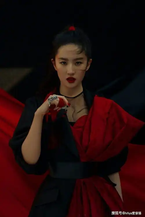 刘亦菲的古典美惊艳了我小龙女造型清纯高洁,花木兰造型冷艳
