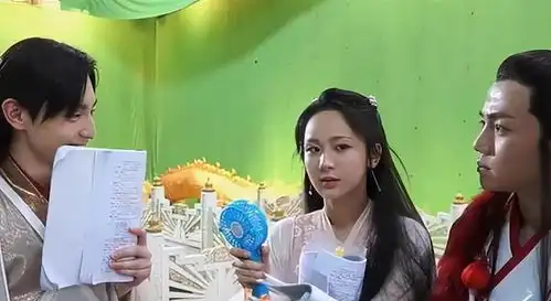 演员休息时都在干嘛第一张我忍了,杨紫这张我可以笑一整天
