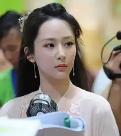 杨紫首次挑战总裁范,黑色墨镜成亮点,与平时风格大不一样