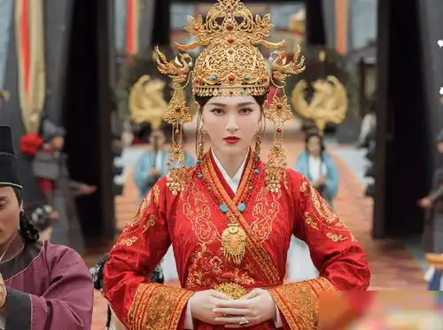 燕云台群像海报,唐嫣皇后造型美艳霸气,身边两位男演员吸睛
