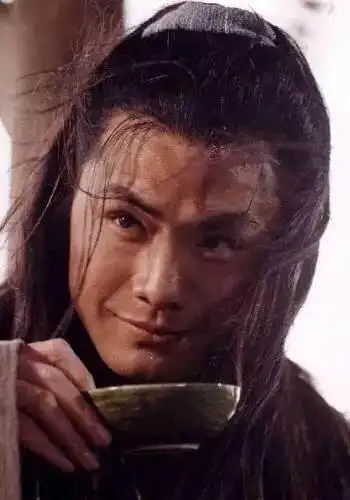 他因耿直被笑傲江湖换角,最终红了李亚鹏,自己却成配角被迫退出荧屏