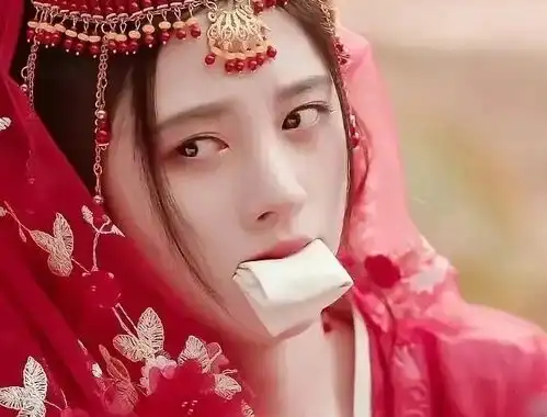 鞠婧祎新剧得罪导演嘴塞豆腐块,穿二手戏服,肃王去世浓妆艳抹