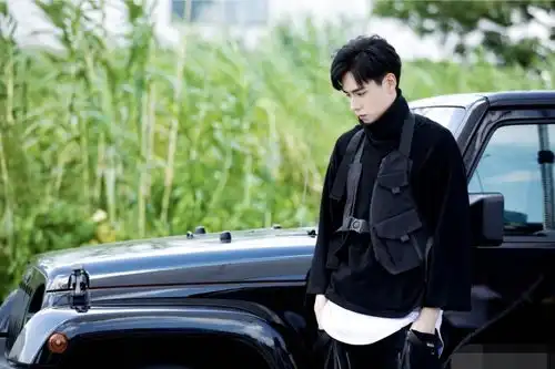 杨紫将播出的新剧蜜汁炖鱿鱼,看到两位男主角后,熬夜也要追