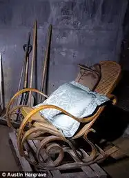 美国下水道千人蜗居的悲惨世界