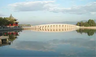 颐和园里两座极其相似的桥玉带桥和绣漪桥
