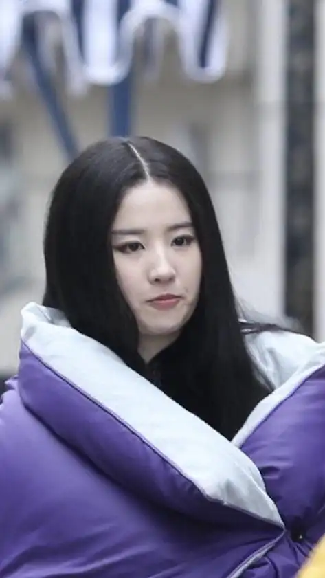 刘亦菲南烟斋笔录新造型曝光,穿旗袍虎背熊腰,这发型简直灾难