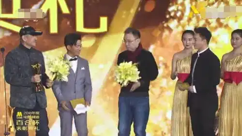 王宝强释小龙两代少林弟子同台,王宝强笑称从小看对方电影