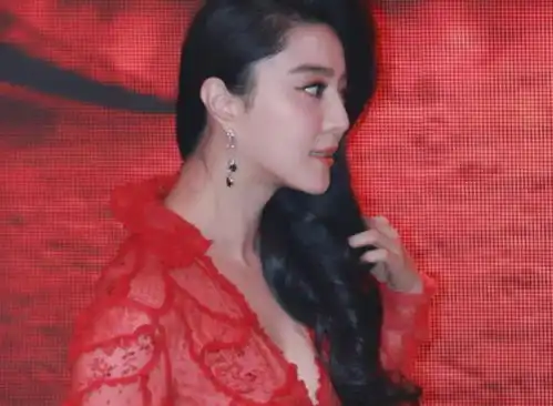 范冰冰因清澈见底成为焦点,照片看完,摄影师王者的孤单