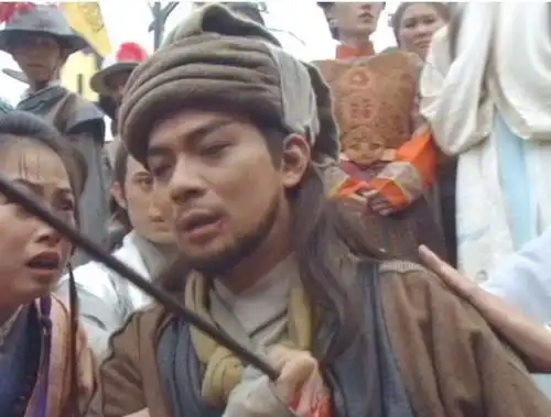 黄蓉战死之后,黄药师去了哪一美丽女子陪他度过了余生