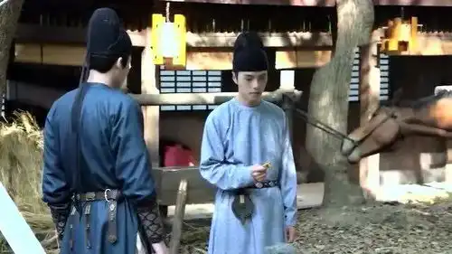 长歌行花絮方逸伦拍戏遇到一只想火的马,频频抢戏