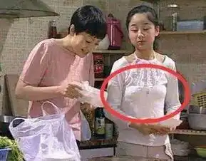 最经典的穿帮镜头,杨紫露了啥,当初看家有儿女时都没发现啊