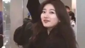 总会遇到一个发光的人任意依恋.
