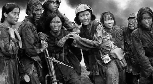 女团长王泉媛被俘后囚于匪窝,82年再遇前夫,他已成副国级高官
