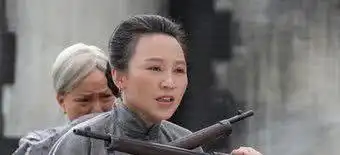 曾出演打狗棍成名,今凭借娘道翻红,45岁被老公宠成少女
