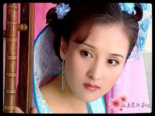 那些因人设忽略美貌的女星,换个角色造型美丽动人,不输流量小花