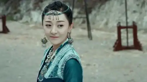 夜天子展凝儿要唱歌给小天听,小天心想不会是喜欢上我了吧