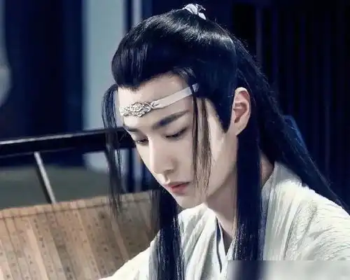 9大男星龙须刘海,王一博清纯,肖战俏皮,李现古朴,沙溢惹人笑
