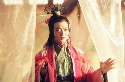 成昆练成葵花宝典,勾结周芷若,暴揍张无忌,险些一统江湖