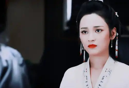 香蜜沉沉中王一菲被质疑整容,公布童年照,天生丽质难怪会红
