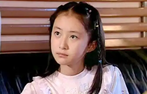 5个月被父亲抛弃,10岁成孤儿,出道26年零绯闻,被称最干净女星
