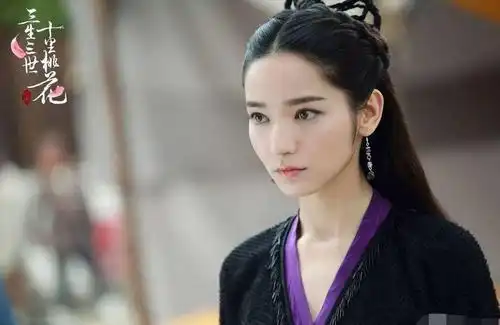 杨幂被封为审美最统一的老板,新签约一位95后北影师妹,目测会火