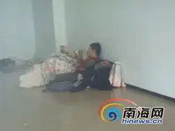 海口一流浪汉蜗居取款机室银行无奈将搬家
